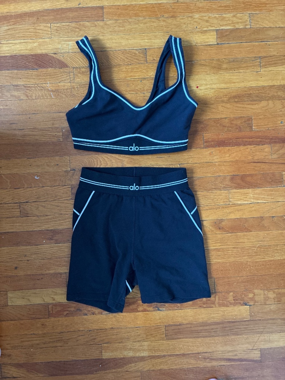 ALO Matching Set in black